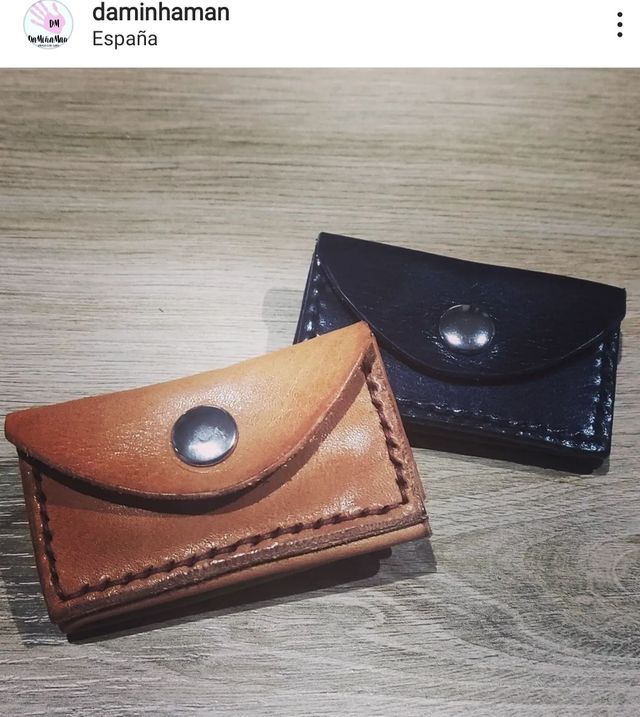 minicartera de cuero