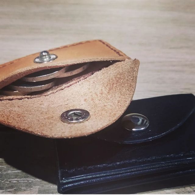 minicartera de cuero