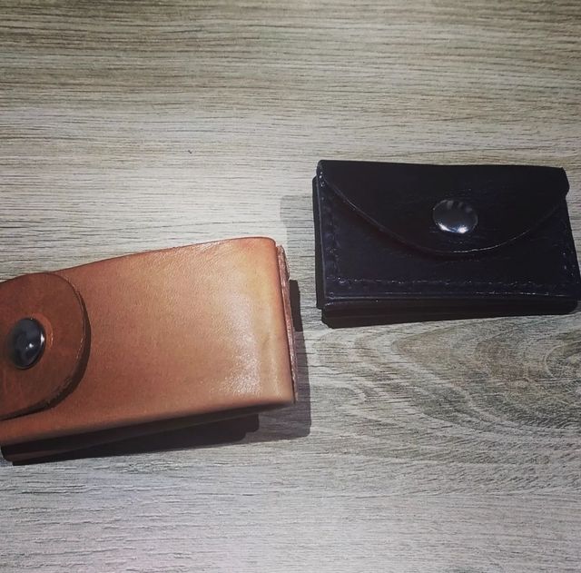 minicartera de cuero