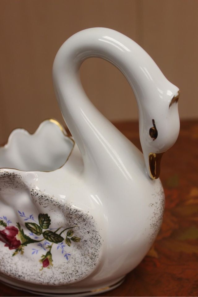 Jarron de porcelana Cisne con rosas
