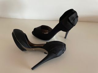 Zapatos fiesta UTERQÜE Negros