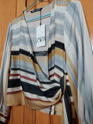 Camisa Zara mujer con etiqueta