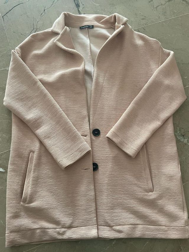 abrigo de Stradivarius.talla M.