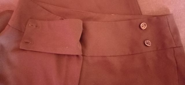 Pantalón negro tiro bajo.