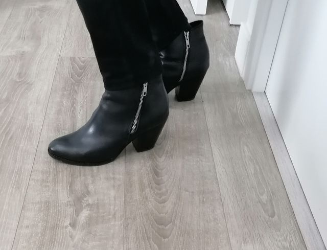 Botines negros de piel