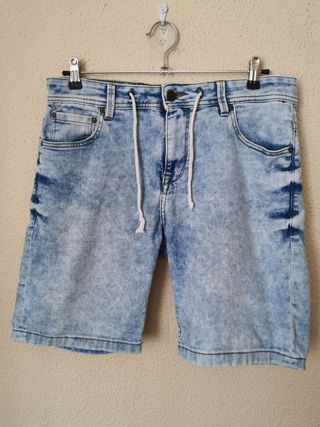 Bermuda chico talla 42 de Pull & Bear.