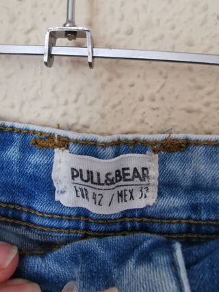 Bermuda chico talla 42 de Pull & Bear.