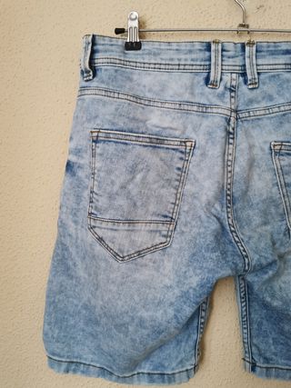 Bermuda chico talla 42 de Pull & Bear.