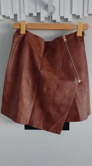 Falda polipiel marrón H&M talla 38 