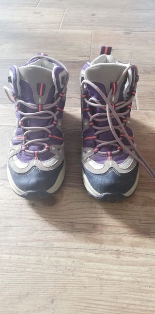 Botas de montana casi nuevas