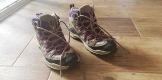 Botas de montana casi nuevas