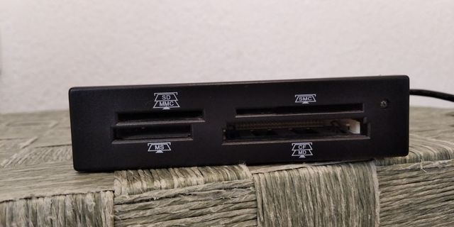 LETTORE DI SCHEDE 8 IN 1 GO -C81LAR