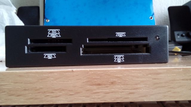 LETTORE DI SCHEDE 8 IN 1 GO -C81LAR