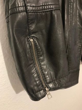 Biker negra piel Bershka