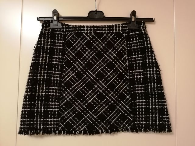 minigonna di lana con piccola frangia