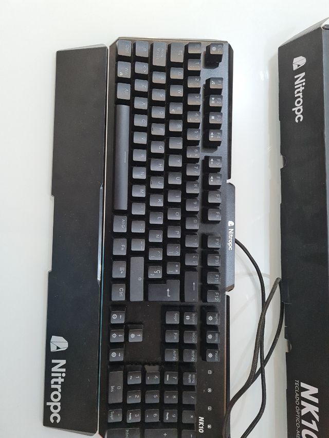 teclado gaming rgb sistema óptico-mecánico