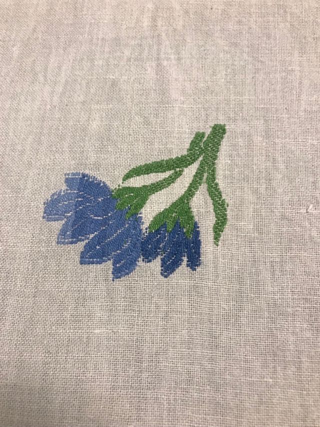 MANTEL LINO BORDADO A MANO. A ESTRENAR