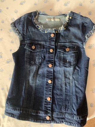 Chaleco vaquero Romeo and Juliet couture. Talla S