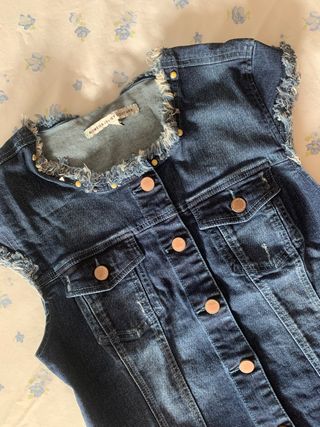 Chaleco vaquero Romeo and Juliet couture. Talla S