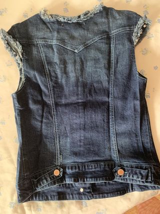 Chaleco vaquero Romeo and Juliet couture. Talla S