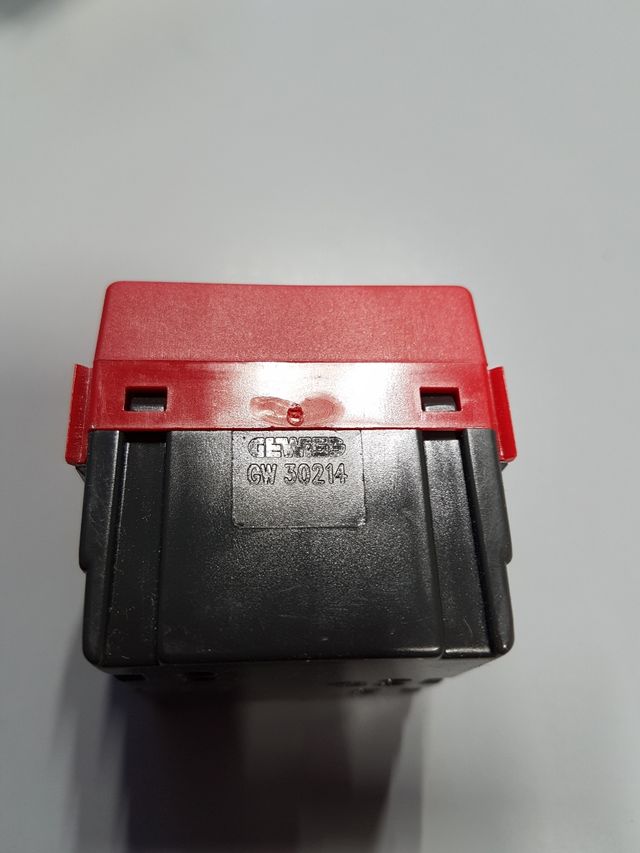 Presa standard 250V 2P+T 16A ROSSA