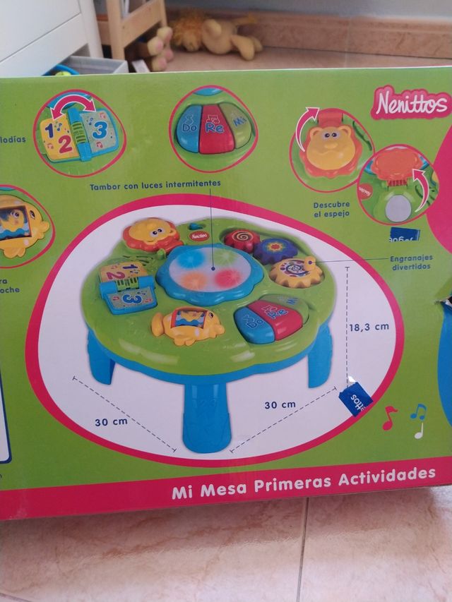 Mesa de actividades con música