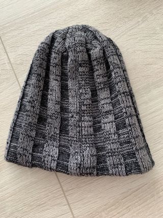 Gorro gris y negro 