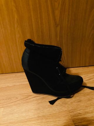 Botas de cuñas negras, talla 40.