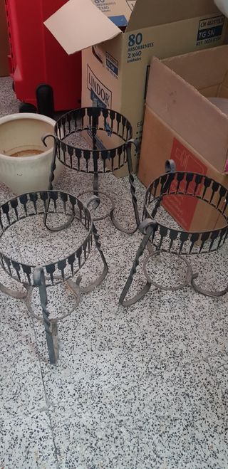 3 pies de Macetero 10 eur c/u