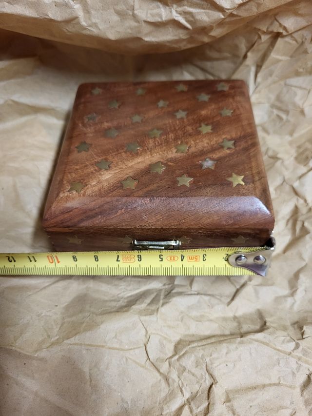 Caja madera con estrellas 