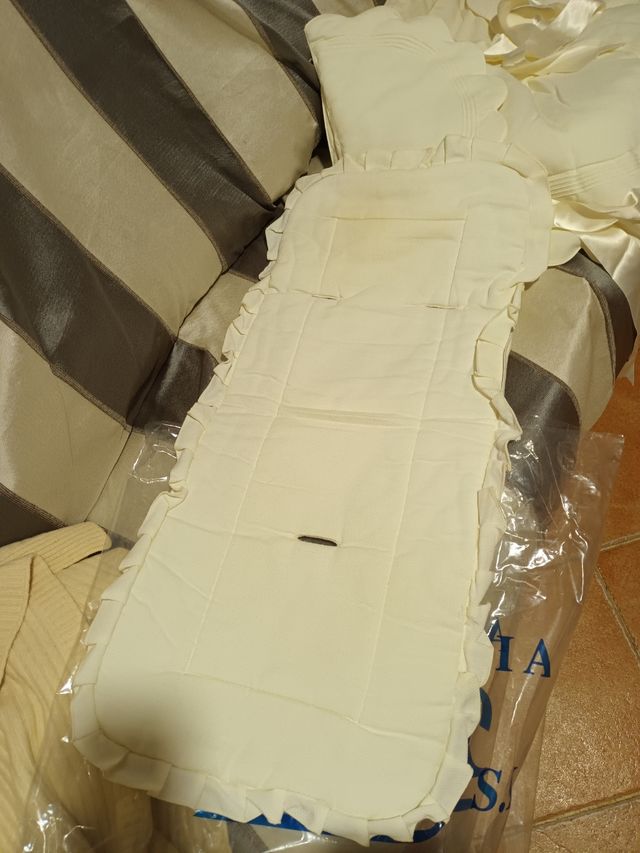 Colcha y funda para el cochecito del bebe