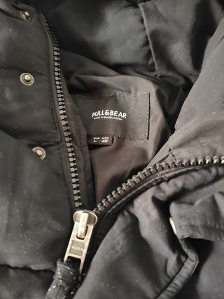 ABRIGO PLUMAS CANGURO NEGRO PULL&BEAR