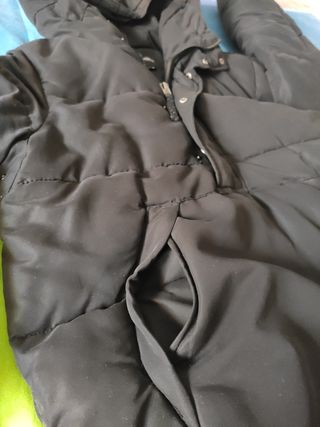 ABRIGO PLUMAS CANGURO NEGRO PULL&BEAR