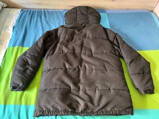 ABRIGO PLUMAS CANGURO NEGRO PULL&BEAR