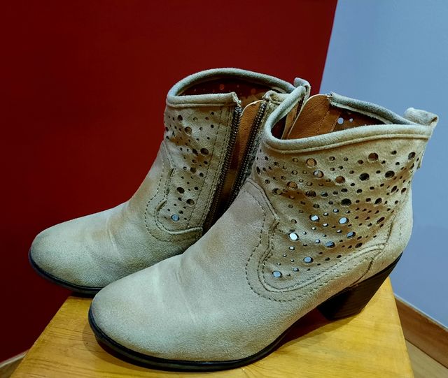 Botín ante beige