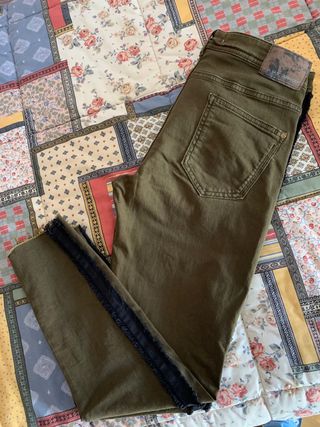 Pantalón vaquero verde caqui Zara