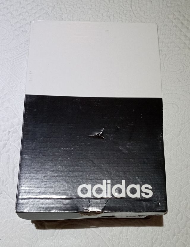 Zapatillas Adidas talla 36.5. Nuevas.