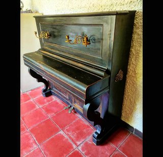 Antiguo piano francés JB Frantz