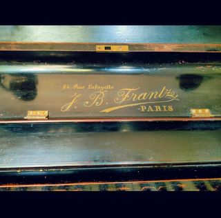 Antiguo piano francés JB Frantz