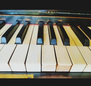 Antiguo piano francés JB Frantz