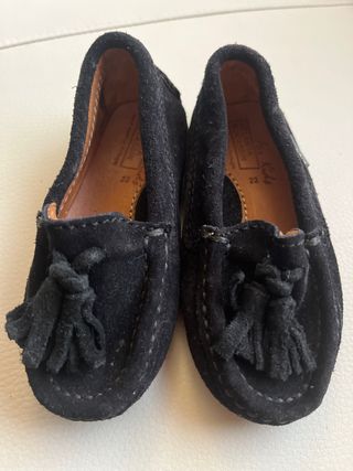 Mocasín talla 22 bebé.