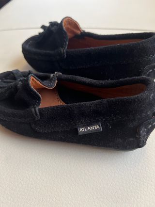 Mocasín talla 22 bebé.
