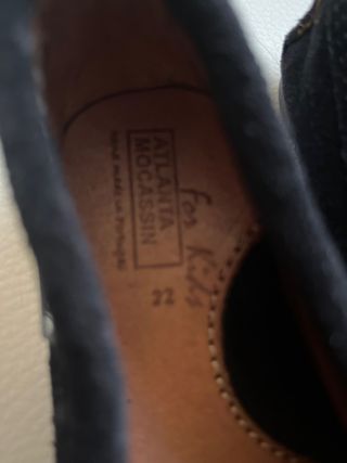 Mocasín talla 22 bebé.