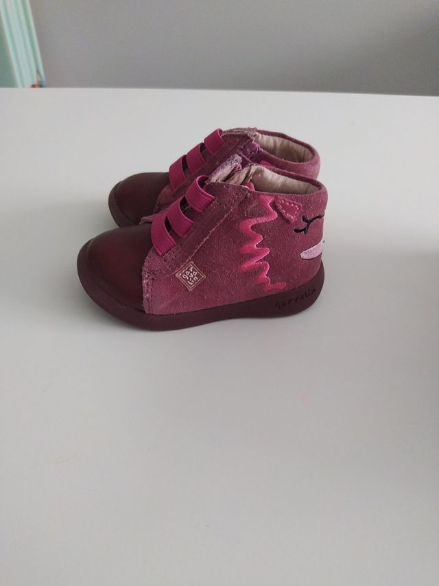 Calzado Garvalin talla 20.