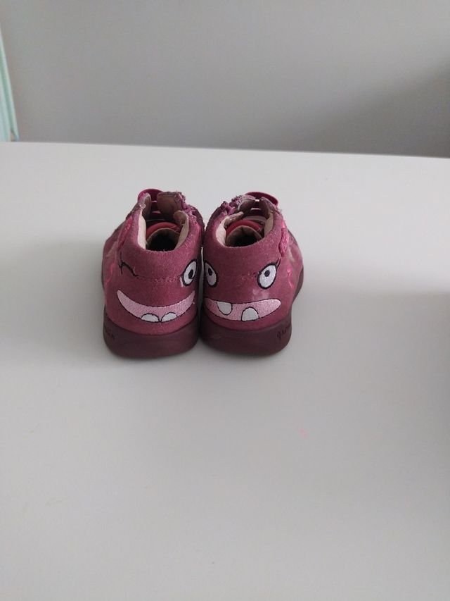 Calzado Garvalin talla 20.