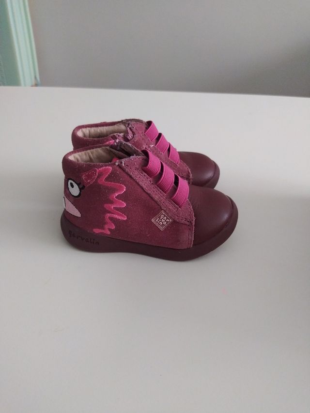 Calzado Garvalin talla 20.