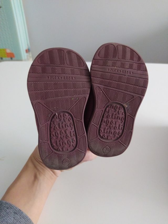 Calzado Garvalin talla 20.