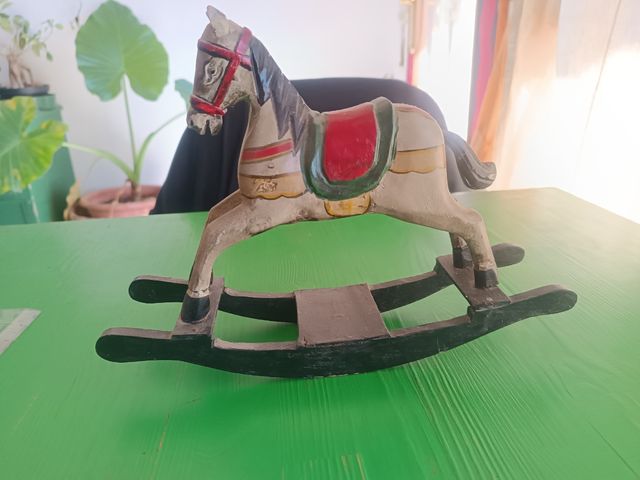 Caballito de madera antiguo