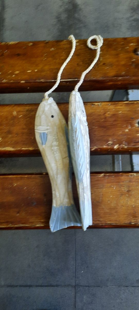 dos peces echo a mano de madera mazisa