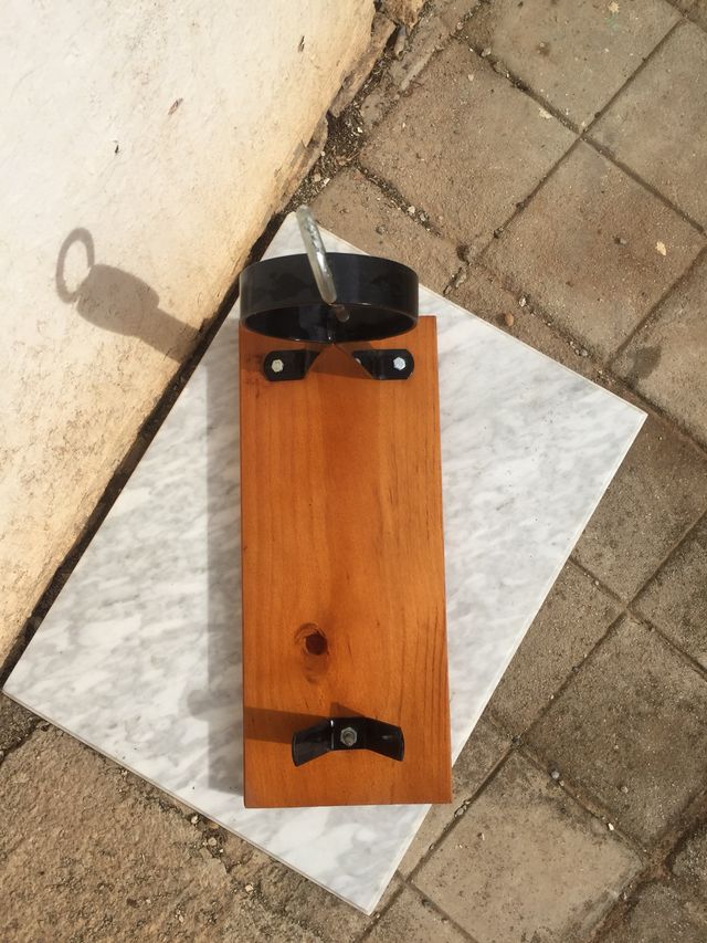 Jamonero de madera y forja